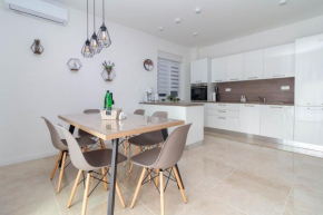 Apartment Vita Mare with pool 50 meters from the sea- by TA Leut Agency